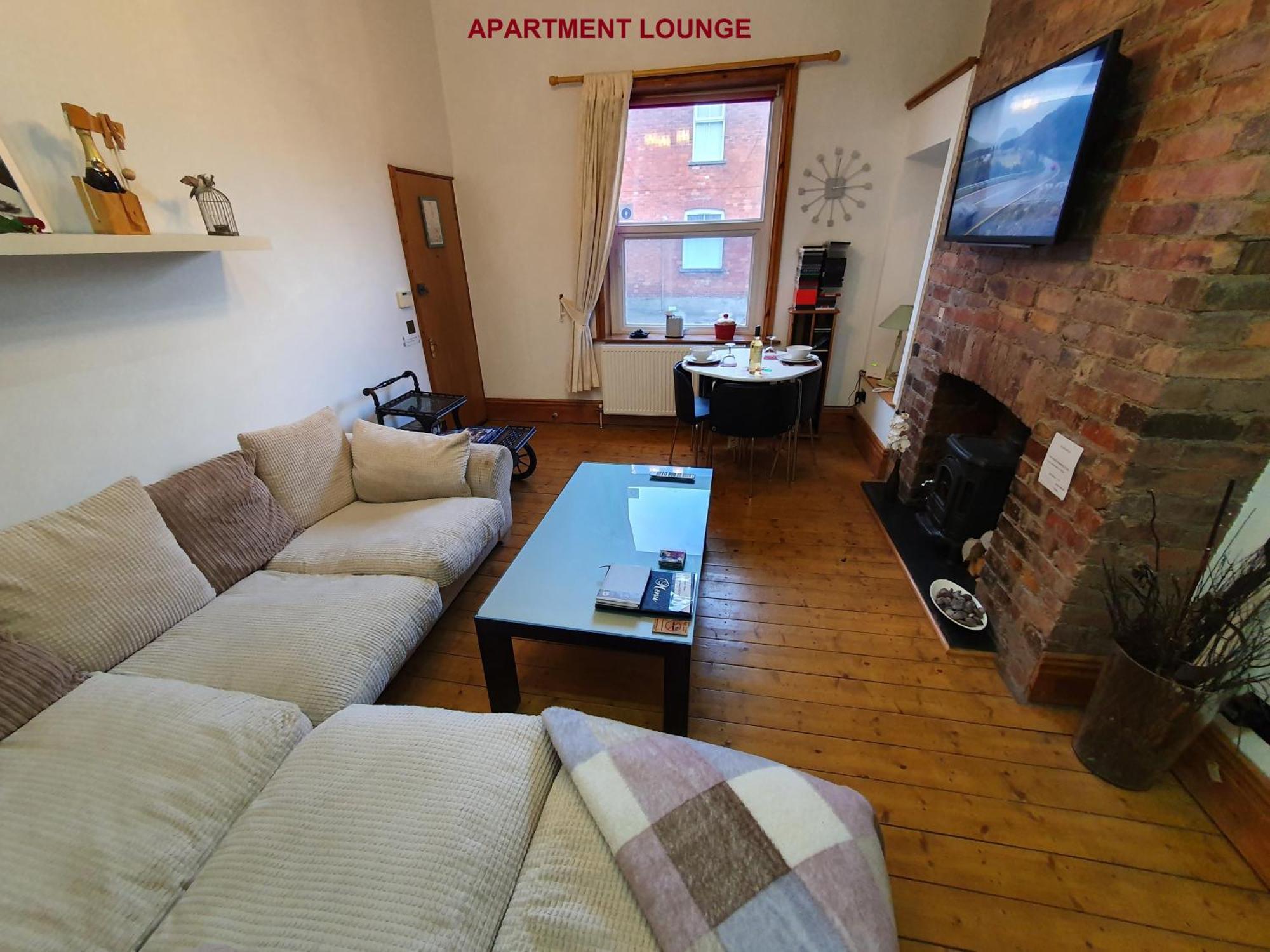 F1 Maison 108 - Holiday Home - Full Kitchen - Street Free Parking, Netflix - 68Mbps Bt Wifi - Dvd'S - Welcome Tray - By Corner From Gavin N Stacey Film House Barry Exterior photo